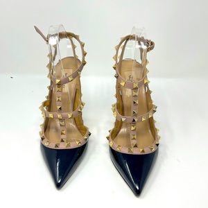 Valentino Rockstud Pumps black patent studs 40